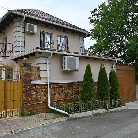 Bright And Cozy Home With Personal Terrace Кишинев Екстериор снимка