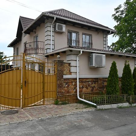 Bright And Cozy Home With Personal Terrace Кишинев Екстериор снимка