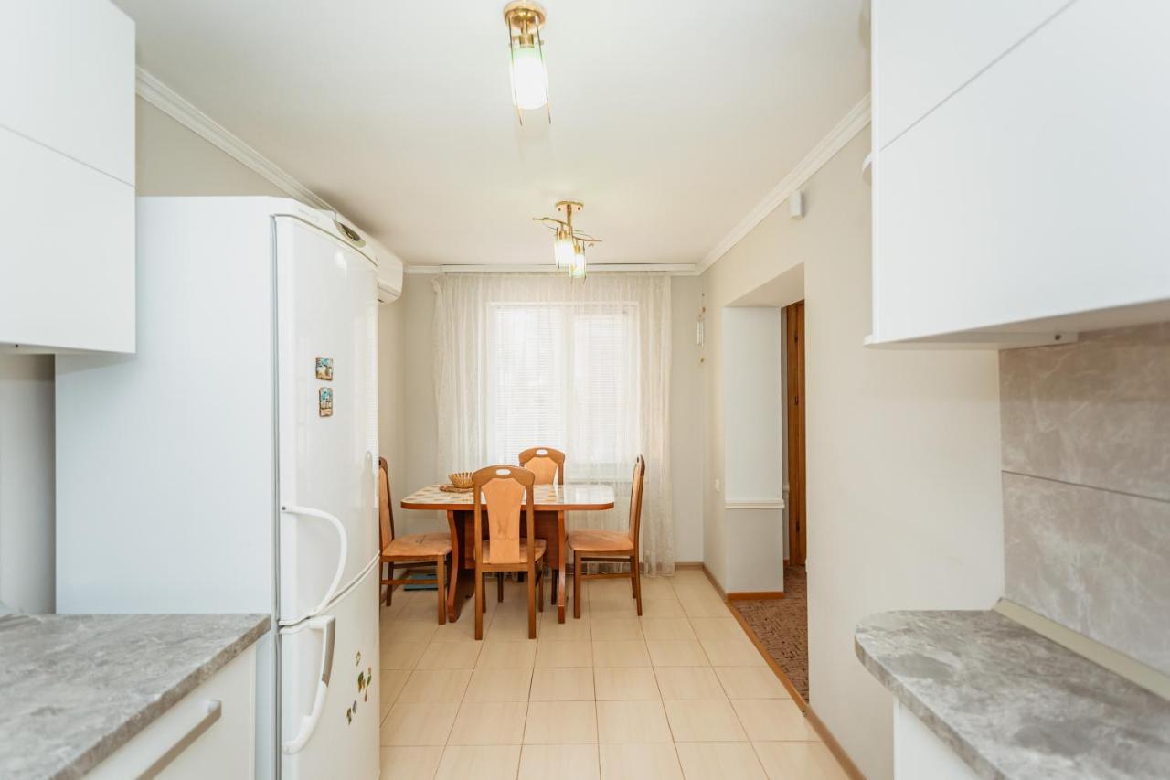 Bright And Cozy Home With Personal Terrace Кишинев Екстериор снимка