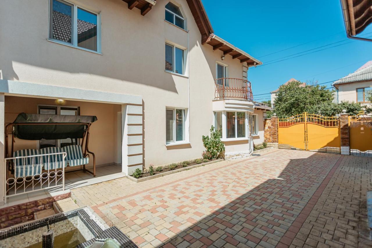 Bright And Cozy Home With Personal Terrace Кишинев Екстериор снимка